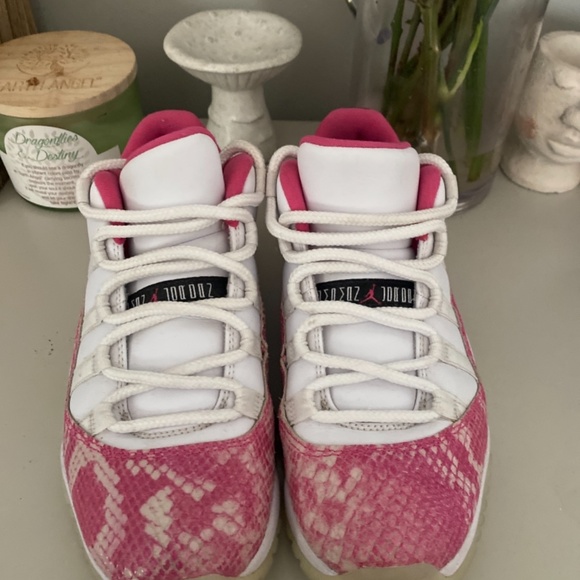 Jordan air 11s low pink snake skin - Picture 2 of 4